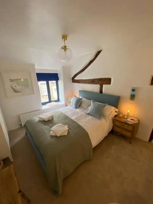 1750's With Open Fire And Beams Upholland