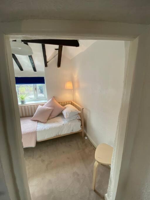 Casa vacanze 1750's With Open Fire And Beams *
