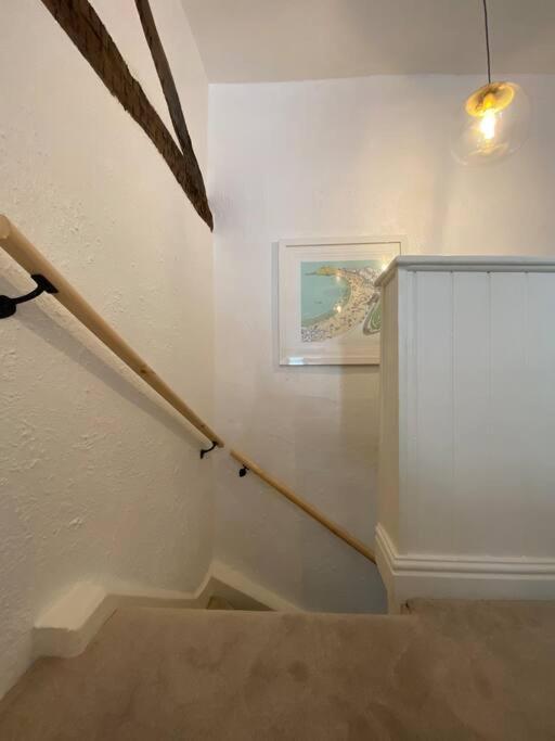 1750's With Open Fire And Beams *